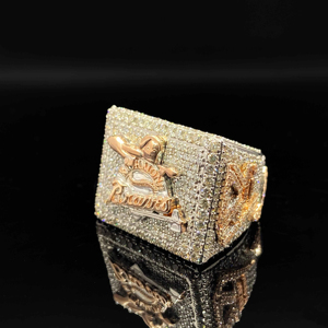 Bague Couronne de Luxe en Argent Moissanite avec Sertissage à Griffes de 0,5 Carat - Product Image 1