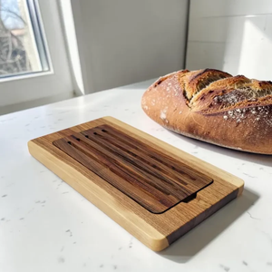Bandeja de pan rectangular de madera de acacia de alta calidad con recogedor de migas, procedente de Vietnam. - Product Image 4