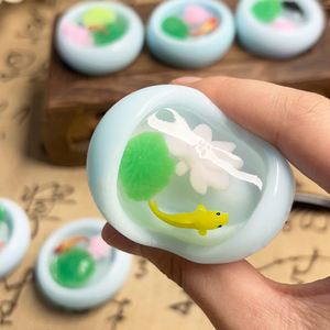 Juguete Sensorial Antiestrés de Material TPR con Diseño de Estanque de Lotos Nocturno para Niñas, Alivio de la Ansiedad y la Depresión - Product Image 5