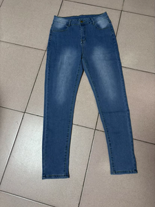 กางเกงยีนส์ทรงขาบานสไตล์อเมริกันวินเทจสำหรับผู้ชาย แต่งดีเทลขาดๆ พร้อมโลโก้ที่เอว สไตล์สตรีทแวร์ สีพื้นแบบฟอก - Product Image 2