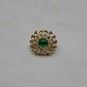 แหวนสีเขียวมรกตสำหรับผู้หญิง แหวนลายดอกไม้เคลือบทอง 18K ประดับด้วยเพชร CZ ระยิบระยับ ของขวัญเครื่องประดับแฟชั่นสุดหรู - Product Image 1