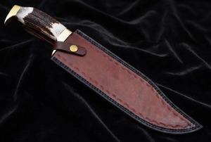 Cuchillo Bowie de Caza de Acero D2 con Hoja de Punta Caída y Borde Dentado, Mango de Asta de Ciervo, Hecho a Mano y Personalizado - Product Image 6