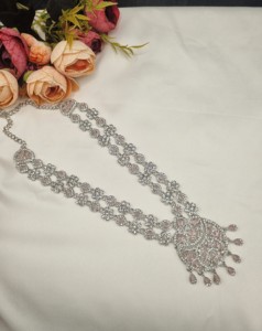 Ensemble de bijoux élégant plaqué rhodium avec zircone cubique, collier long multicouche, boucles d'oreilles assorties, ensemble de soirée Mangtika, vente en gros - Product Image 2