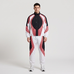 Ensemble de survêtement pour homme rouge, blanc et noir avec veste boutonnée et pantalon de jogging assorti - Product Image 1