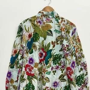 Vestido Kurti de Algodón Hecho a Mano: Túnica Boho con Estampado Floral Tropical - Product Image 5