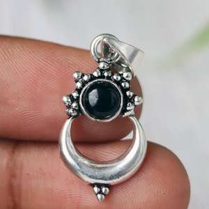 Pendentif demi-lune en améthyste, alliage de cuivre, bijoux faits à la main, pierre précieuse naturelle, cadeau élégant pour femme, design plaqué or, certifié IGI - Product Image 4