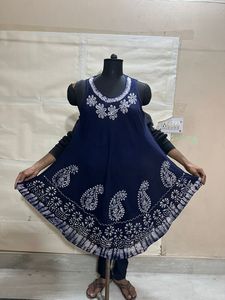 เดรสทรงบานผ้าเรยอนลายบาติกสไตล์วินเทจ - Product Image 1