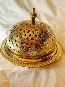 Plat de service en aluminium plaqué argent, gaufré, écologique, moderne, luxueux, au design unique, compatible lave-vaisselle, avec couvercle et dôme de service - Product Image 6