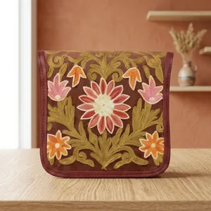 Sac bandoulière brodé au point Crewel du Cachemire – Design floral tournesol et dahlias en daim marron foncé - Product Image 5