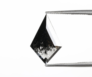 เพชรทรงไคท์คัท 2.30 กะรัต ทรงเกลือพริกไทย เจาะด้วยเลเซอร์ เพชรเลี้ยงในห้องปฏิบัติการแบบเม็ดเดี่ยว เพชรเกลือพริกไทยแบบสั่งทำพิเศษ ราคาขายส่ง - Product Image 4