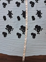 Tissu Crêpe Premium Bleu Ciel et Noir à Appliques – Matériau Texturé à Motifs Floraux pour la Mode et la Décoration Intérieure – Vente Flash