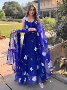 Vestido Anarkali de organza con estampado floral, hermoso y elegante para fiestas, con pantalón y dupatta, completamente cosido y listo para usar. - Product Image 2