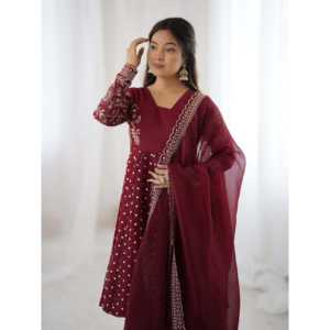 Conjunto de ropa de fiesta bordada con parte superior inferior y Dupatta con trabajo de secuencia para vestidos de graduación - Product Image 2