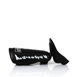 Espinilleras Desmontables de Cuero Fairtex Blancas y Negras para Muay Thai y Boxeo, Protección Profesional Ligera y Personalizada, Unisex - Product Image 6