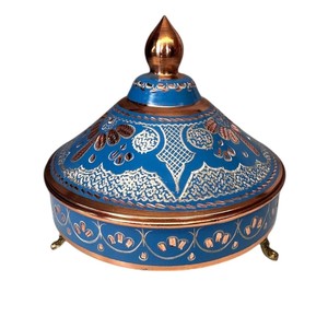 Pot à sucre blanc traditionnel peint à la main avec accents en cuivre, motif floral, pot à bonbons sur piédestal, centre de table, décoration de festival - Product Image 2