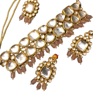 Vibrante conjunto de collar con diseño floral de piedras multicolor afganas, con cristal rectangular de esmeralda, rubí y amatista. - Product Image 1