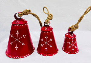 Campana de Metal Hecha a Mano para Colgar, Decoración para Navidad y Temas Invernales - Product Image 4