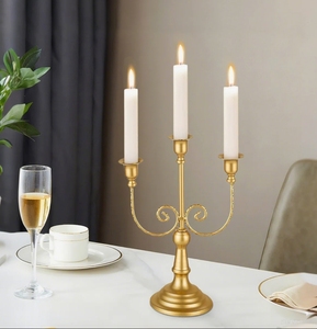 En gros, Chandelier en métal doré à 3 bras pour bougies coniques, style traditionnel à motifs, Décoration de centre de table de mariage - Product Image 1