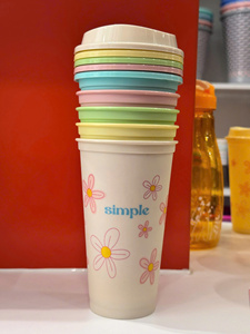 Cute Flower Print Plastic Coffee <b>Cup</b> 500ml <b>Reusable</b> Travel Tumbler with Sip Lid for Boba, Iced Tea Juice & Cafe Takeaway - Product Image 1