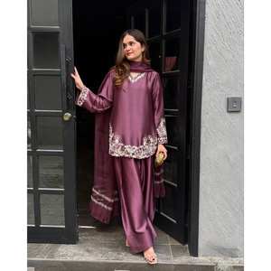 Conjunto de diseñador XL de chifón sin mangas, elegante, con top, pantalón y dupatta, con bordado de lentejuelas. - Product Image 3