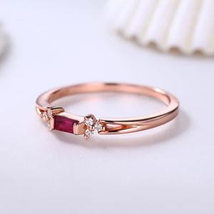Anillo Apilable Minimalista de Plata de Ley 925 con Baño de Oro Rosa de 14k y Rubí Ovalado Certificado IGI para Mujer, Ideal para Fiestas - Product Image 2