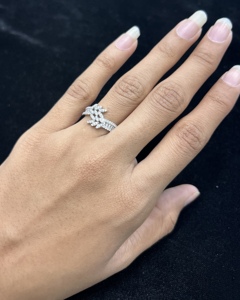 Bague de fiançailles vintage pour femme Tishya Diamond, plaquée argent, avec diamant synthétique de laboratoire taille brillant, couleur D, blanc - Product Image 1