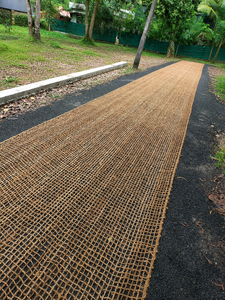 CocoGrid Geotextile en fibre de coco naturelle, filet de contrôle de l'érosion, fibre de coco biodégradable, stabilisation du sol, tapis de paysagisme en rouleau - Product Image 1