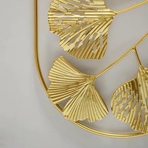 Durabilité luxueuse et artisanale des cadres de miroirs en métal, adaptés aux espaces intérieurs et extérieurs couverts. - Product Image 4