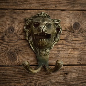 Crochet mural vintage en fonte avec visage de lion, double crochet, support métallique robuste pour vêtements et chapeaux - Product Image 2