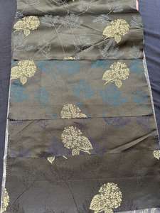 ผ้าซาตินผ้าแจ็คการ์ดโพลีเอสเตอร์เนื้อนุ่มพิเศษ100% ระบายอากาศได้อย่างรวดเร็วด้วยเส้นด้ายโลหะพิเศษสำหรับผู้หญิง1337สีเทา - Product Image 2