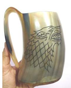 Mug en corne de buffle fait main, forme naturelle, style rustique, objet de collection, durable, écologique, avec poignée polie, thème ange et animal - Product Image 1