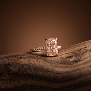 Anillo de Compromiso con Diamante de Laboratorio de Corte Radiante de 3 Quilates, Color Rosa Fantasía, Oro Amarillo de 14K, Certificado IGI, para Bodas y Aniversarios - Product Image 1