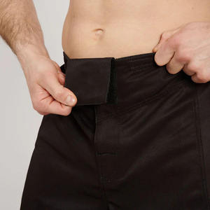 Pantalones Cortos Bermuda para Hombre, Color Verde Oliva, Estampado Geométrico, Franja Lateral Negra, Secado Rápido, Cintura Elástica, Estilo Casual Deportivo, Talle Medio, Tejido de Punto - Product Image 5