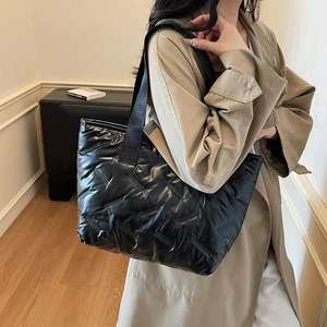 Women's Faux Fur Niche <b>Shoulder</b> <b>Bag</b> <b>Large</b> Capacity <b>ZIP</b> Closure Fashionable Lady Style for Travel Shopping & Outdoor Use - Product Image 1