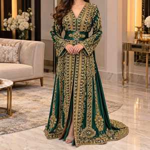 Robe Abaya vert émeraude pour femmes, broderie dorée lourde, robe longue élégante de créateur marocain, manches longues, robe maxi ornée de bijoux - Product Image 1