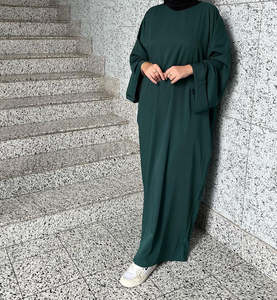 Abaya longue en polyester respirant vert foncé uni pour femme, coupe régulière, manches longues, style modeste islamique, vente en gros Dubaï - Product Image 2
