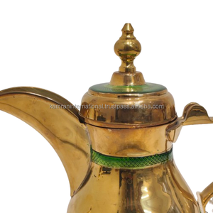 Servidor de Café Dallah de Latón Hecho a Mano con Borde Grabado Verde, Diseño Clásico, Ecológico, con Tapa y Asa para una Experiencia Gastronómica Auténtica - Product Image 2