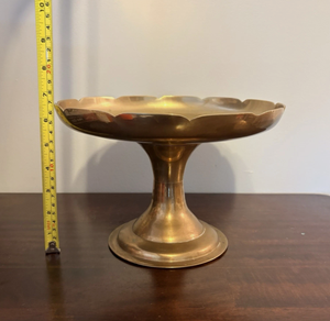 Présentoir à gâteaux vintage en laiton festonné, bol à compote pour la présentation de petits gâteaux, pâtisseries, cupcakes, fruits et bonbons, finition lisse. - Product Image 3