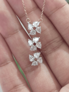Collar de Diamantes Cultivados en Laboratorio, 3.70 Ct, Oro, Certificado IGI, Colgante Floral en Forma de Gota, Diseño de Múltiples Racimos, Joyería Nupcial de Lujo - Product Image 2