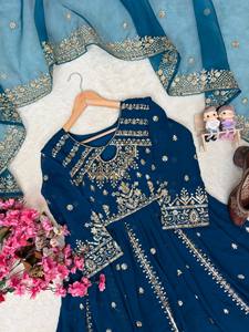 Robe Anarkali bleue brodée en polyester pour femme, longueur ras du sol, tenue traditionnelle indienne et pakistanaise pour mariage, coupe ample - Product Image 5
