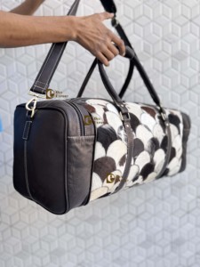 Sac de voyage en cuir véritable à poils, sac de créateur unique fait main, sac de voyage unisexe multi-usages, grand sac de sport - Product Image 2