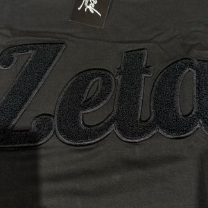 เสื้อยืดแขนสั้นสีน้ำเงิน พร้อมลาย "Zeta" แบบเชนิลล์ คอกลม ทรงปกติ ผ้าเจอร์ซีย์คอตตอนลำลอง - Product Image 5