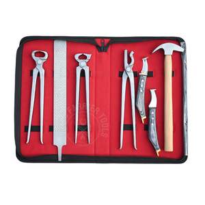 Juego de herramientas para herrador con extractor de clavos, martillo para clavar, cuchillo afilado para pezuñas, lima raspadora, alicates para pezuñas y clavillero - Product Image 1