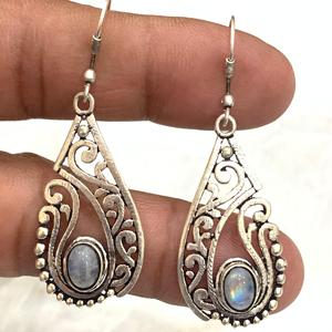 Magnifiques boucles d'oreilles en pierre de lune arc-en-ciel naturelle de forme ovale, vente en gros, boucles d'oreilles en argent blanc allemand, bijoux - Product Image 1