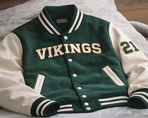 เสื้อแจ็คเก็ตวาร์ซิตี้ผ้าฟลีซเนื้อหนา 280 GSM คุณภาพสูงสำหรับผู้ชาย พร้อมป้ายแบบกำหนดเอง เสื้อแจ็คเก็ตเลตเตอร์แมนสไตล์วิทยาลัย เสื้อแจ็คเก็ตเบสบอลย้อนยุค - Product Image 4