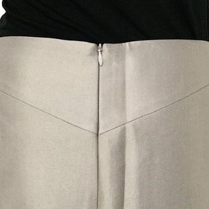 Jupe crayon Silver Star gris argenté pour femme, coupe ajustée, longueur genou, idéale pour le bureau, tenue professionnelle et formelle, vêtement de sororité - Product Image 6