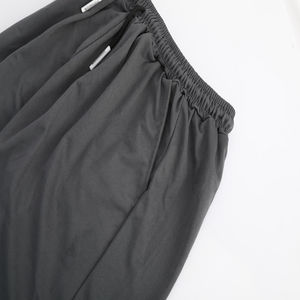 Shorts de sport décontractés personnalisés en polyester/coton pour hommes, avec logo frontal, respirants, pour la course et le basketball, avec poches zippées - Product Image 3