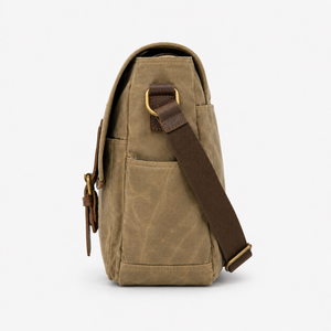 Sac messager pour homme doté d'un design pratique et épuré, d'un intérieur spacieux et de poches faciles d'accès pour documents et gadgets. - Product Image 4