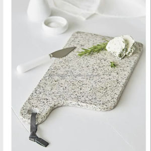 Tabla de Cortar de Mármol Hecha a Mano con Patrones Únicos que Realza el Espacio de Cocina de Cualquier Hogar - Product Image 1