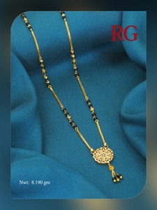 Collier Mangalsutra de luxe en or 22 carats avec pendentif floral et chaîne de perles noires, bijoux indiens pour mariage, fiançailles et fêtes pour femmes 11.15 - Product Image 2